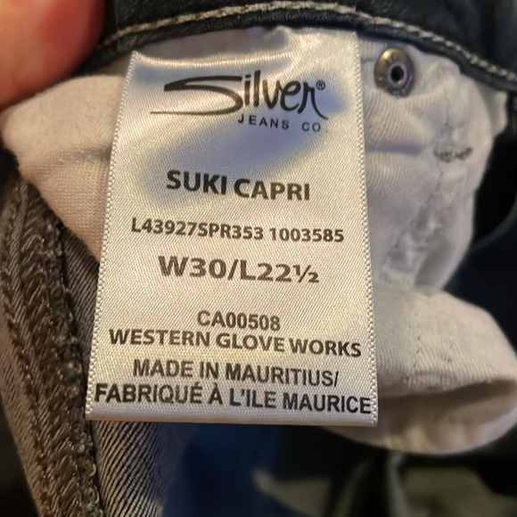 Silver Suki skinny fit capris! Excellent used condition - Picture 4 of 8